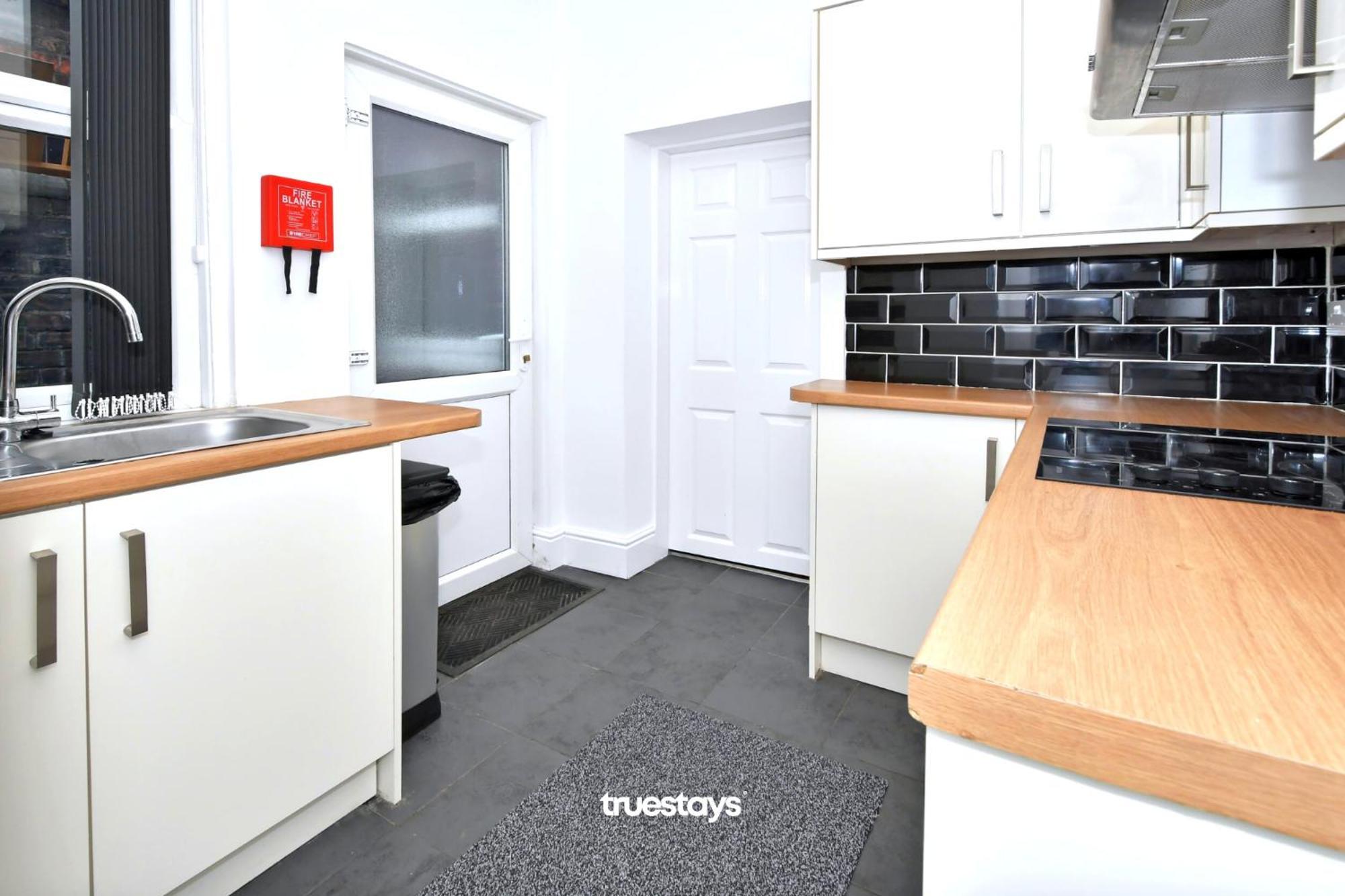Gilman House By Truestays - 4 Bedroom House In Stoke-On-Trent Etruria المظهر الخارجي الصورة